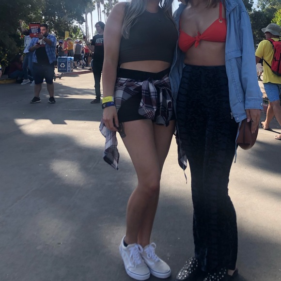 Meet Your Posher 💖 - Picture 5 of 11